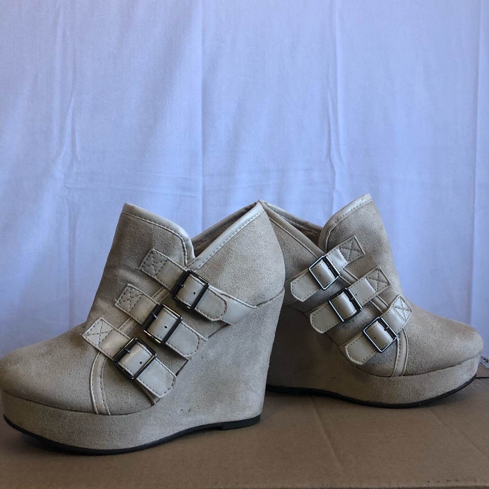 nude  faux suede heels